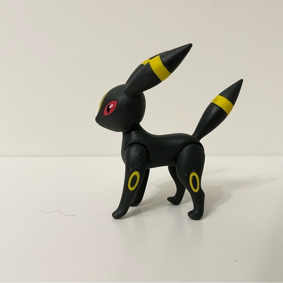 Pokemon Umbreon Poseable Battle Figures Umbreon 2.5” Tall Toy - Picture 4 of 10